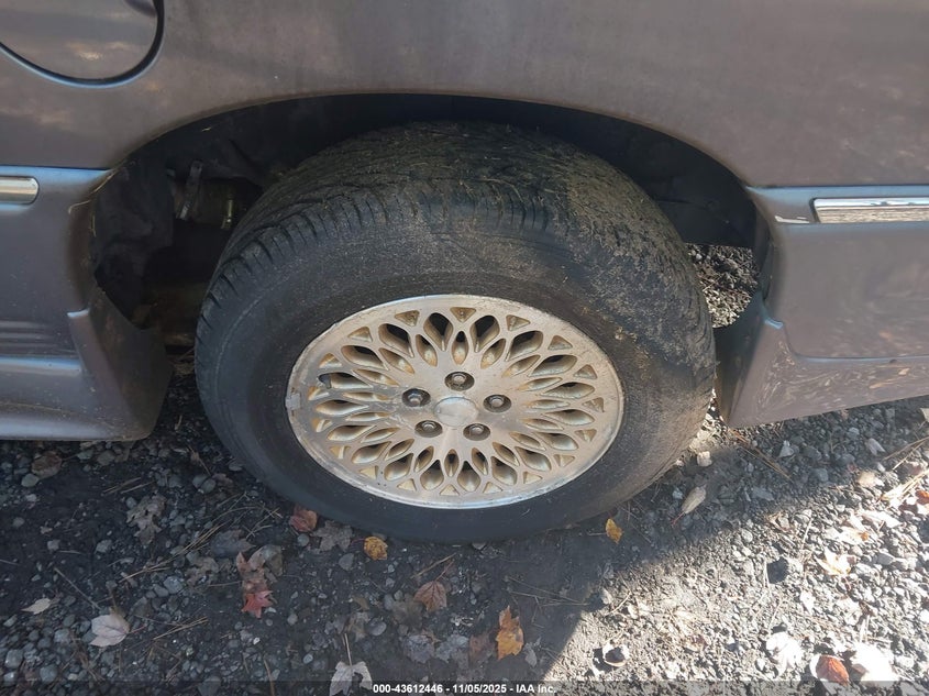 1997 Chrysler Town & Country Lxi VIN: 1C4GP64L4VB246739 Lot: 43612446