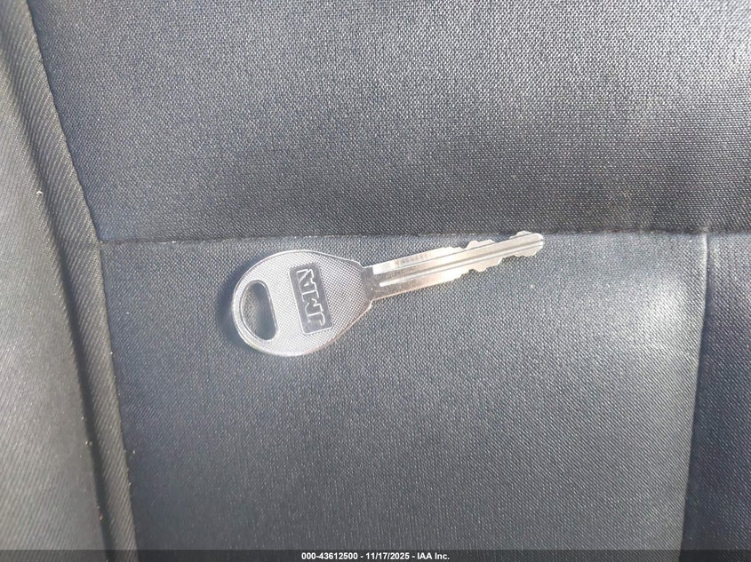 3N1CN7AP7HL856772 2017 NISSAN VERSA photo no. 11