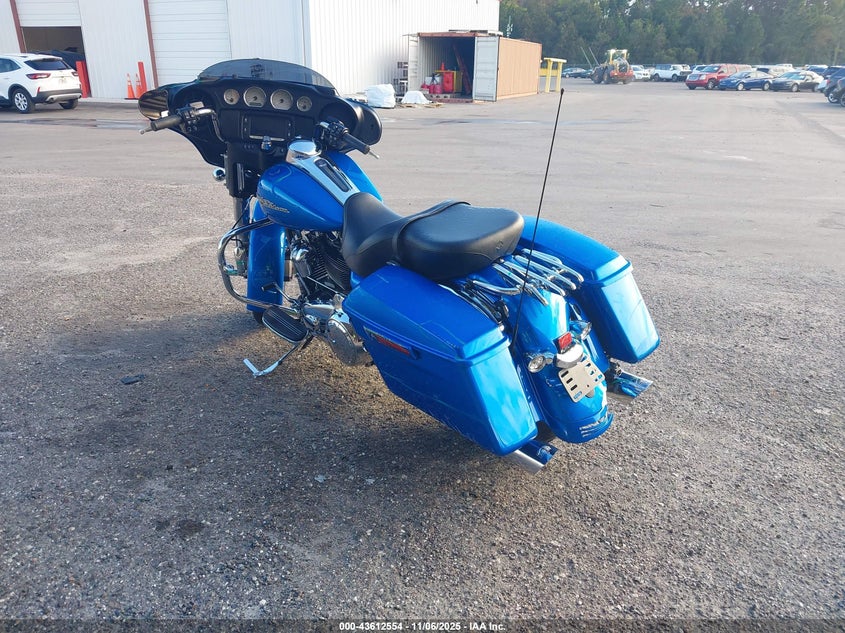 2018 HARLEY-DAVIDSON FLHX STREET GLIDE - 1HD1KBC10JB680114