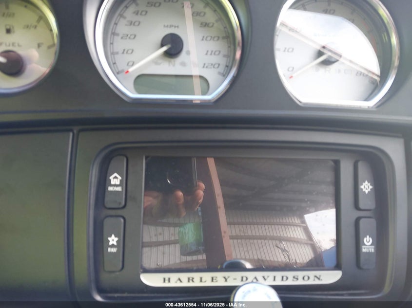 2018 HARLEY-DAVIDSON FLHX STREET GLIDE - 1HD1KBC10JB680114