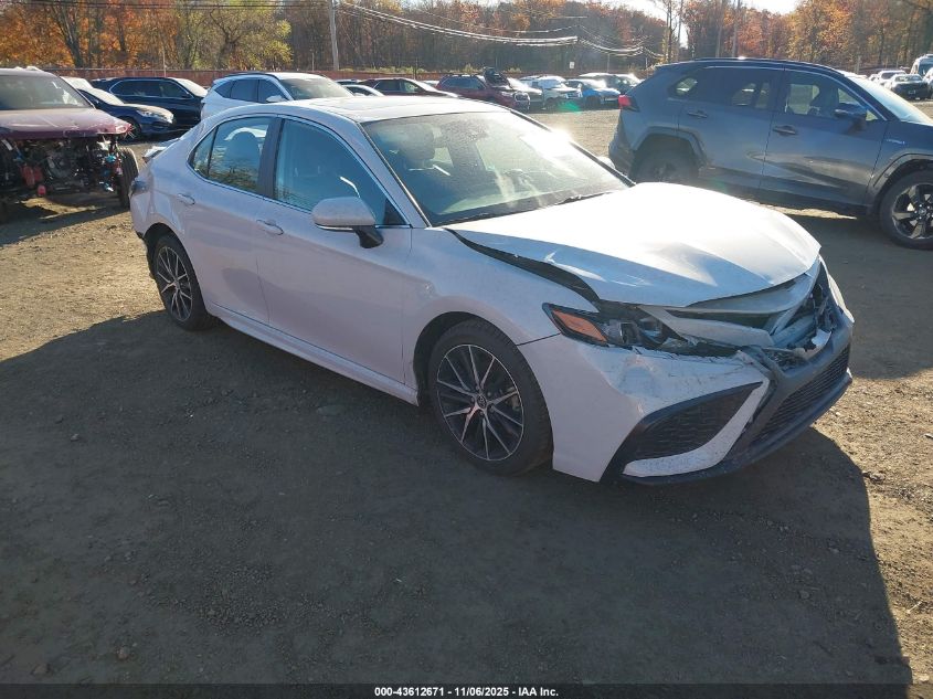 TOYOTA CAMRY SE AWD