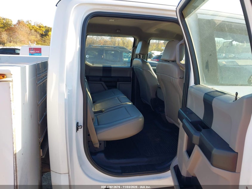 2017 Ford F-350 Chassis Xl VIN: 1FD8W3HT6HED13078 Lot: 43612676