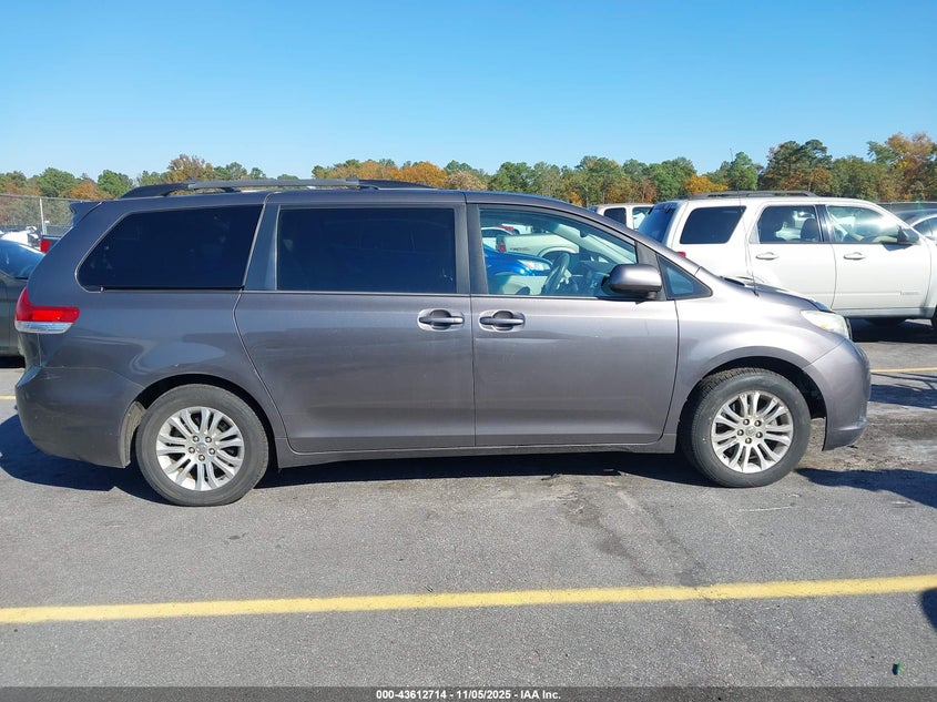 2013 TOYOTA SIENNA XLE V6 8 PASSENGER 5TDYK3DC3DS289347