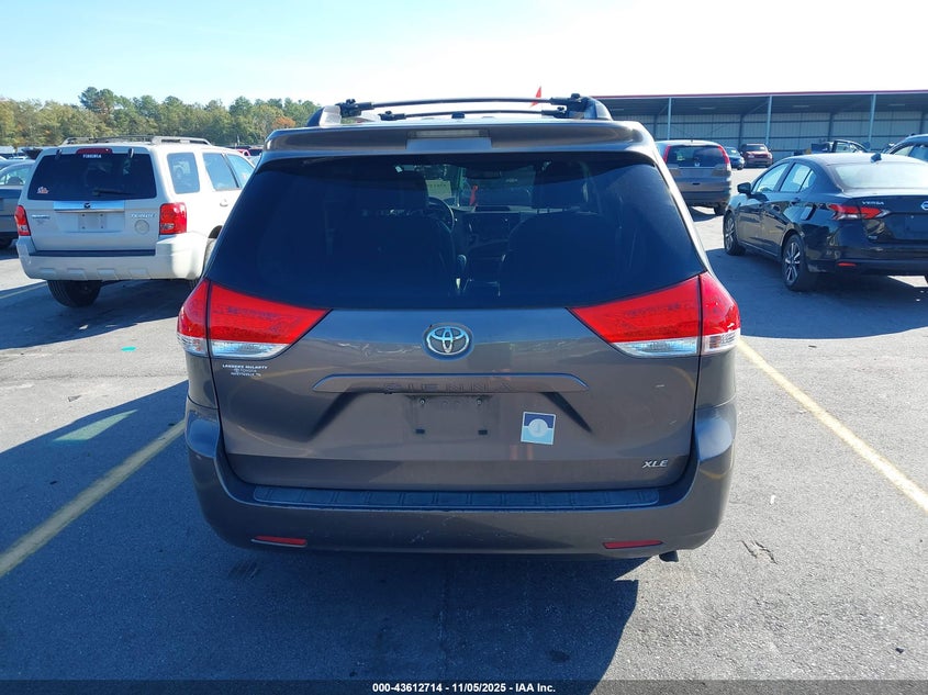 2013 TOYOTA SIENNA XLE V6 8 PASSENGER 5TDYK3DC3DS289347