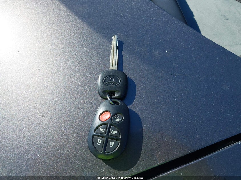 2013 TOYOTA SIENNA XLE V6 8 PASSENGER 5TDYK3DC3DS289347