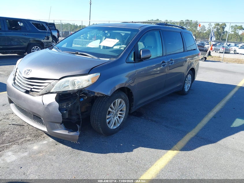 2013 TOYOTA SIENNA XLE V6 8 PASSENGER 5TDYK3DC3DS289347