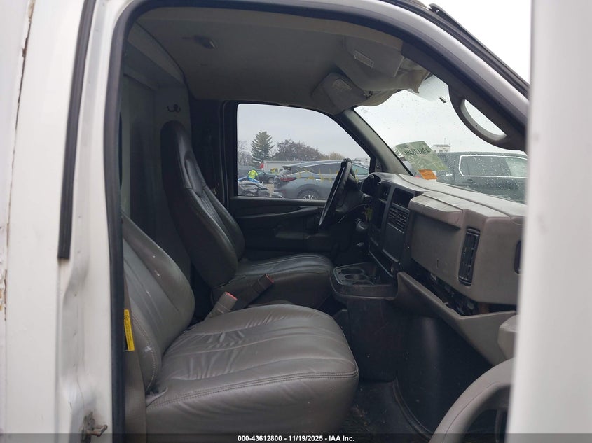 2006 Chevrolet Express Cutaway Work Van VIN: 1GBHG31U761214427 Lot: 43612800