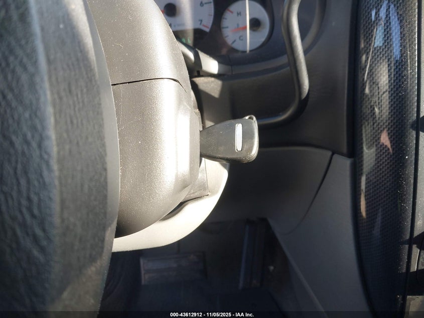 2005 Dodge Caravan Sxt VIN: 1D4GP45R95B250750 Lot: 43612912