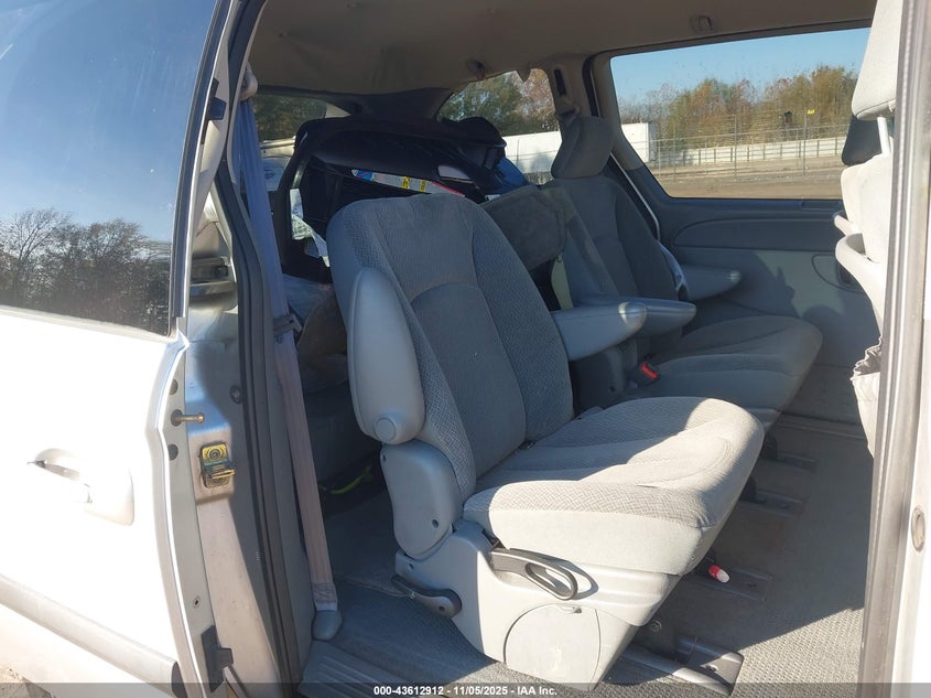 2005 Dodge Caravan Sxt VIN: 1D4GP45R95B250750 Lot: 43612912