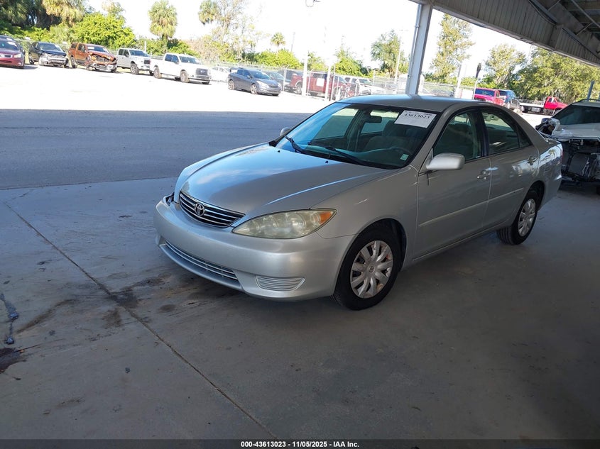 4T1BE32K25U622539 2005 TOYOTA CAMRY photo no. 2