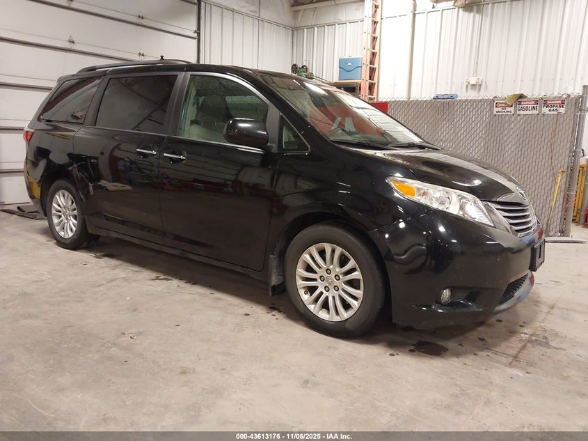 2015 TOYOTA SIENNA XLE 8 PASSENGER - 5TDYK3DC7FS615976