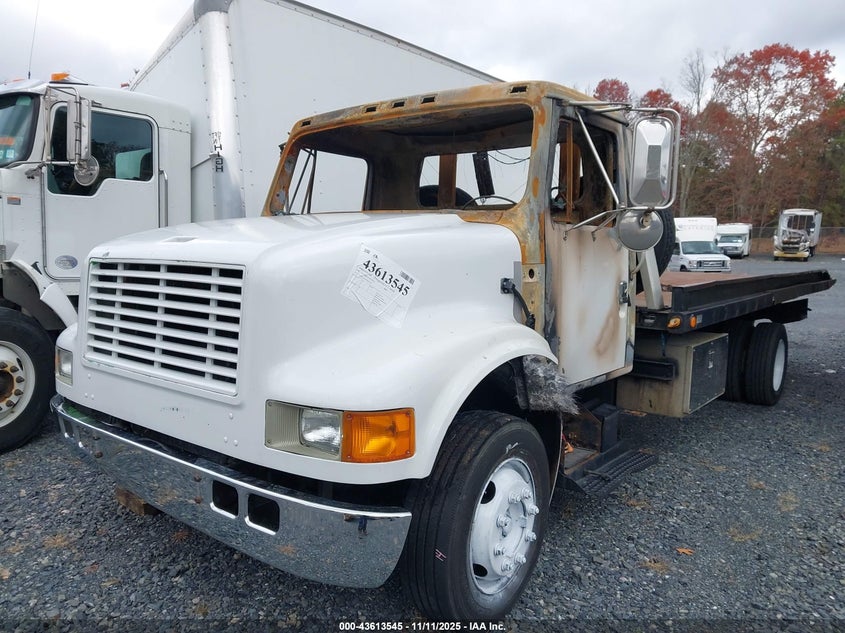 1HTSCAAM3XH622291 1999 INTERNATIONAL  photo no. 2