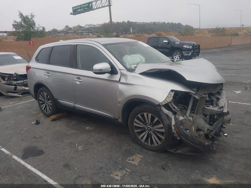 MITSUBISHI OUTLANDER SE