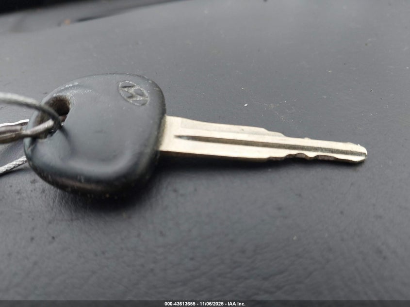 2005 Hyundai Elantra Gls/Gt VIN: KMHDN46D25U077064 Lot: 43613655