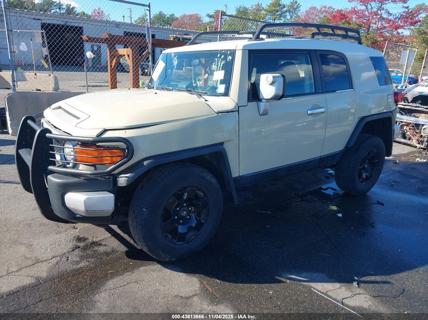 JTEBU11F88K012852 2008 TOYOTA FJ CRUISER photo no. 2