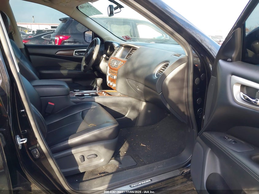 2017 NISSAN PATHFINDER PLATINUM 5N1DR2MM1HC670193