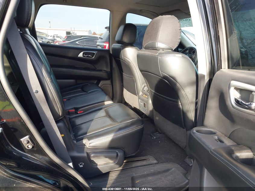 2017 NISSAN PATHFINDER PLATINUM 5N1DR2MM1HC670193
