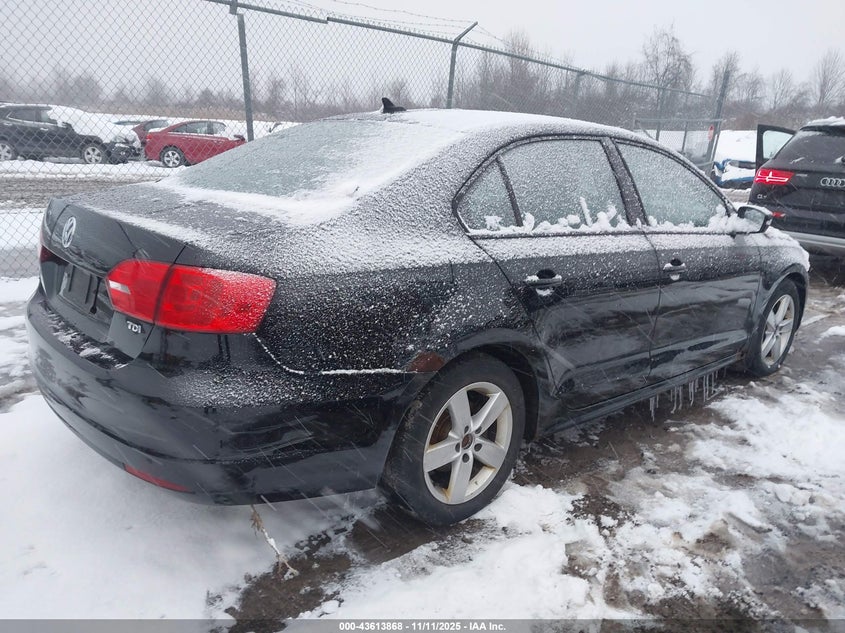 3VW3L7AJ4BM133474 2011 VOLKSWAGEN JETTA photo no. 4
