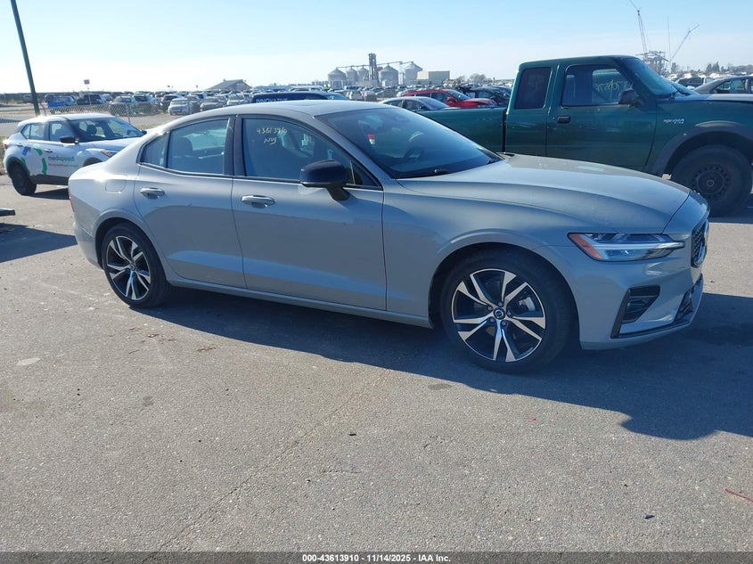 2024 VOLVO S60 B5 CORE DARK THEME - 7JRL12FK8RG322924