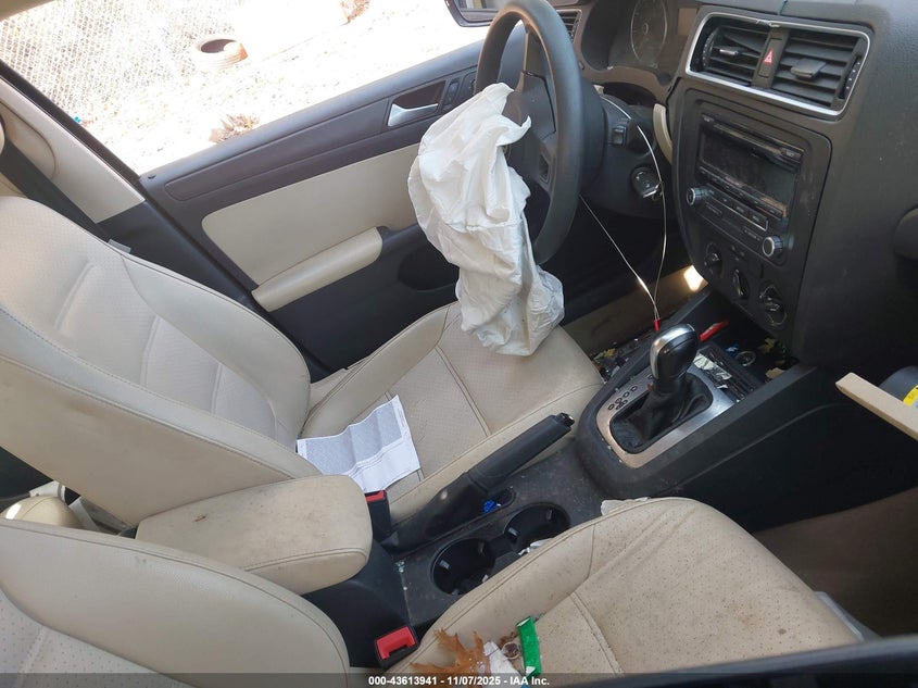 3VWD17AJ6EM419812 2014 VOLKSWAGEN JETTA photo no. 5