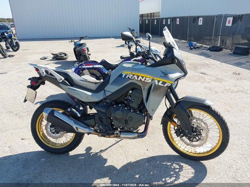 2025 Honda Xl750 VIN: JH2RD1717SK000527 Lot: 43613944