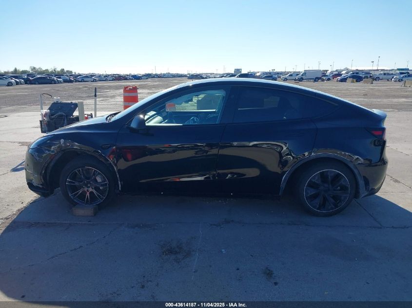 2024 Tesla Model Y Long Range Dual Motor All-Wheel Drive VIN: 7SAYGAEE9RF194568 Lot: 43614187