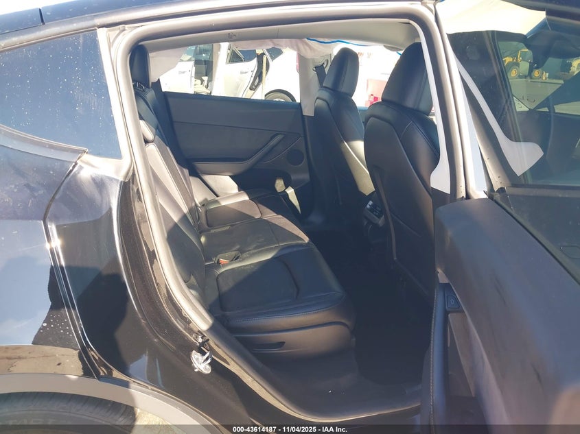 2024 Tesla Model Y Long Range Dual Motor All-Wheel Drive VIN: 7SAYGAEE9RF194568 Lot: 43614187