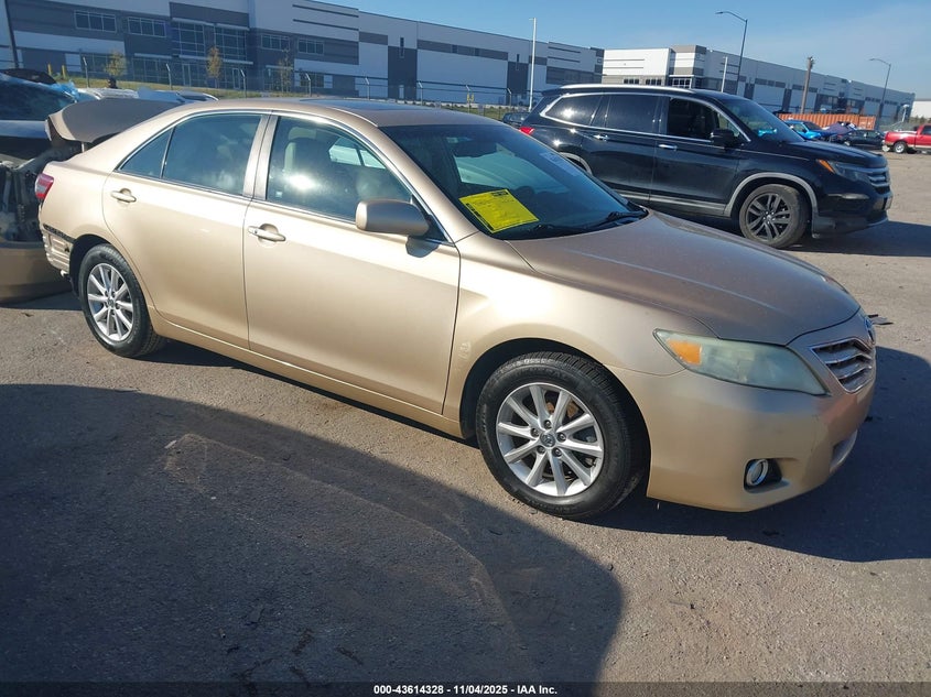TOYOTA CAMRY XLE V6