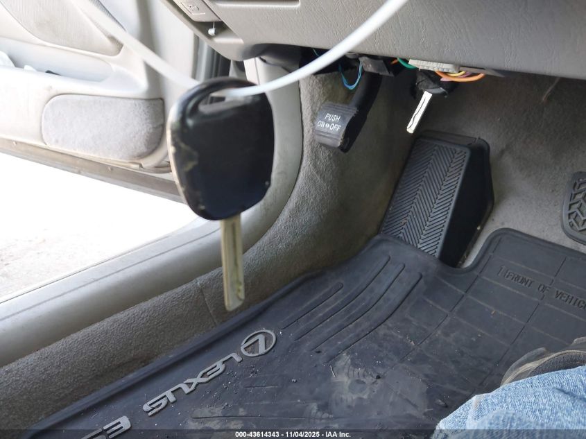 2002 Lexus Es 300 VIN: JTHBF30G920020786 Lot: 43614343