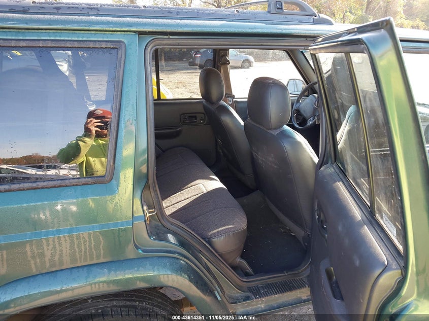 1999 Jeep Cherokee Classic/Sport VIN: 1J4FT68S1XL599827 Lot: 43614351