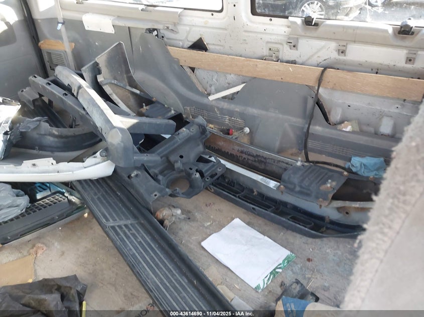 2008 Ford E-350 Super Duty Xl/Xlt VIN: 1FBNE31L38DA49509 Lot: 43614690