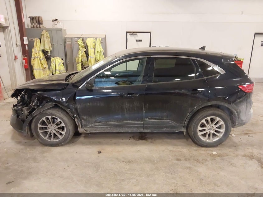 2021 FORD ESCAPE SE 1FMCU9G64MUB17980