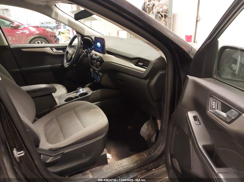 2021 FORD ESCAPE SE 1FMCU9G64MUB17980