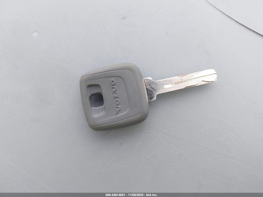 1999 Volvo V70 R VIN: YV1LV62D1X2613156 Lot: 43614851