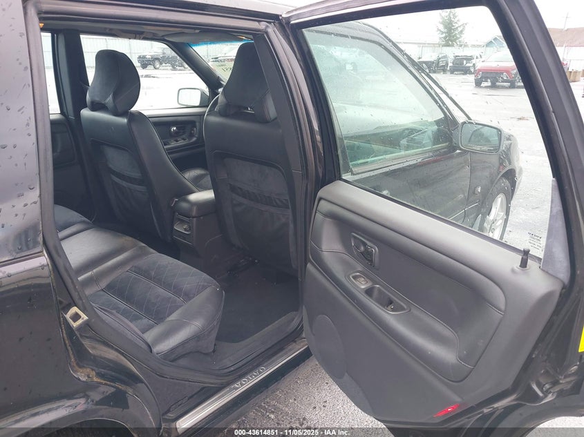 1999 Volvo V70 R VIN: YV1LV62D1X2613156 Lot: 43614851