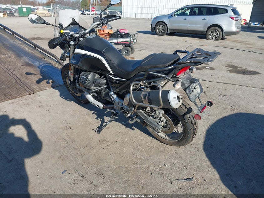 ZGUKYUE00NM000093 2022 MOTO GUZZI  photo no. 3