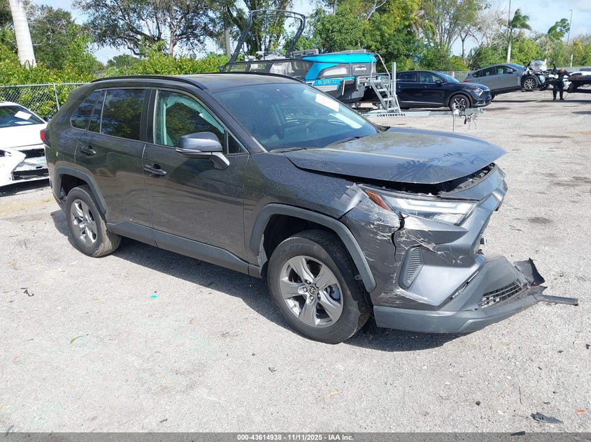 2022 TOYOTA RAV4 XLE - 2T3P1RFV2NC263713