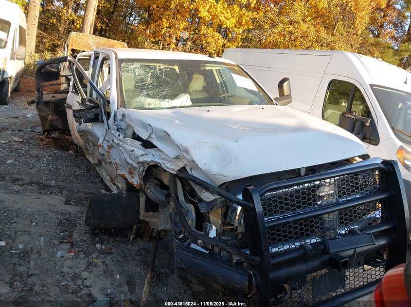 RAM 2500 TRADESMAN 4X4 8 BOX