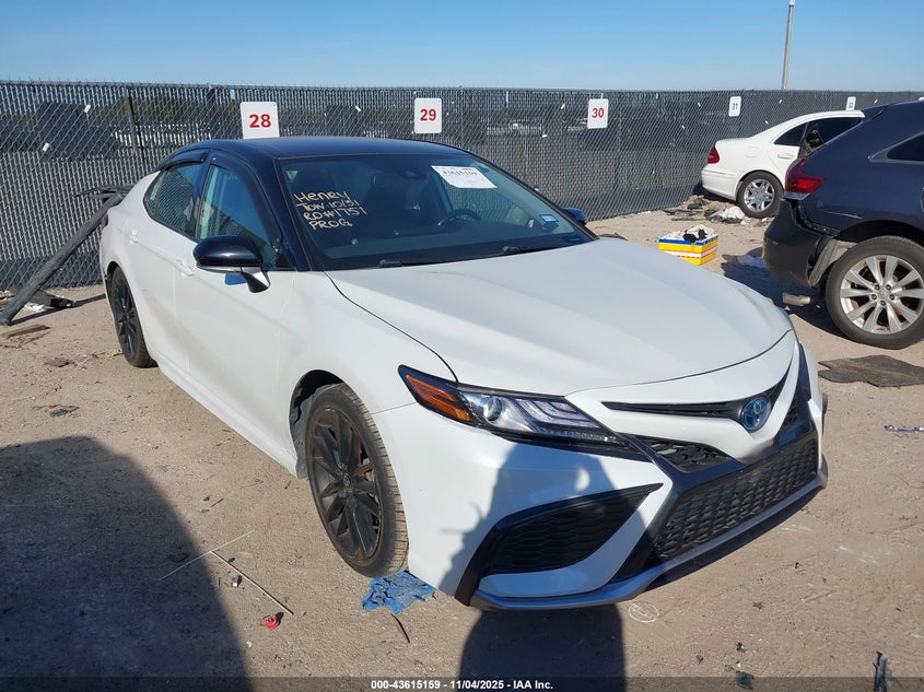 TOYOTA CAMRY HYBRID XSE HYBRID