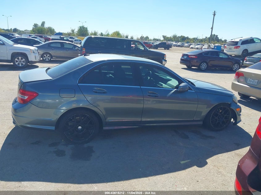 2012 Mercedes-Benz C 300 Luxury 4Matic/Sport 4Matic VIN: WDDGF8BB1CA599067 Lot: 43615212
