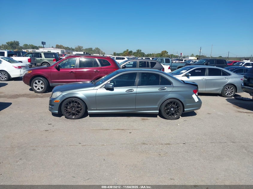 2012 Mercedes-Benz C 300 Luxury 4Matic/Sport 4Matic VIN: WDDGF8BB1CA599067 Lot: 43615212