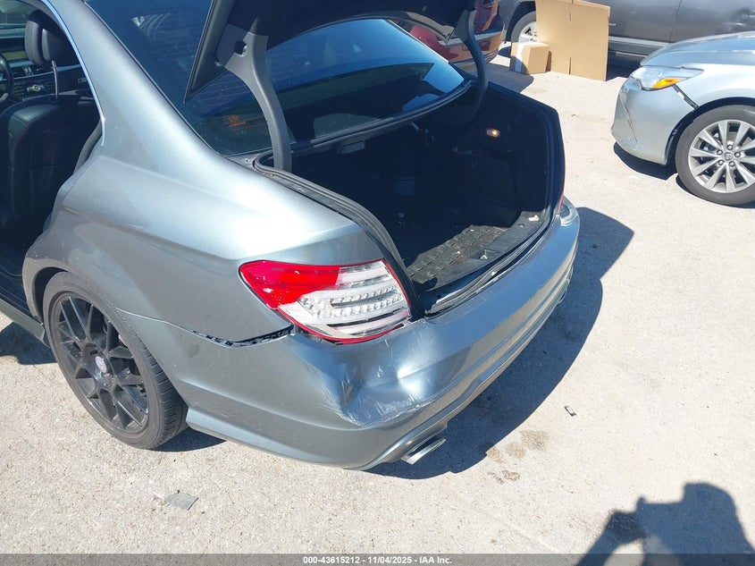 2012 Mercedes-Benz C 300 Luxury 4Matic/Sport 4Matic VIN: WDDGF8BB1CA599067 Lot: 43615212