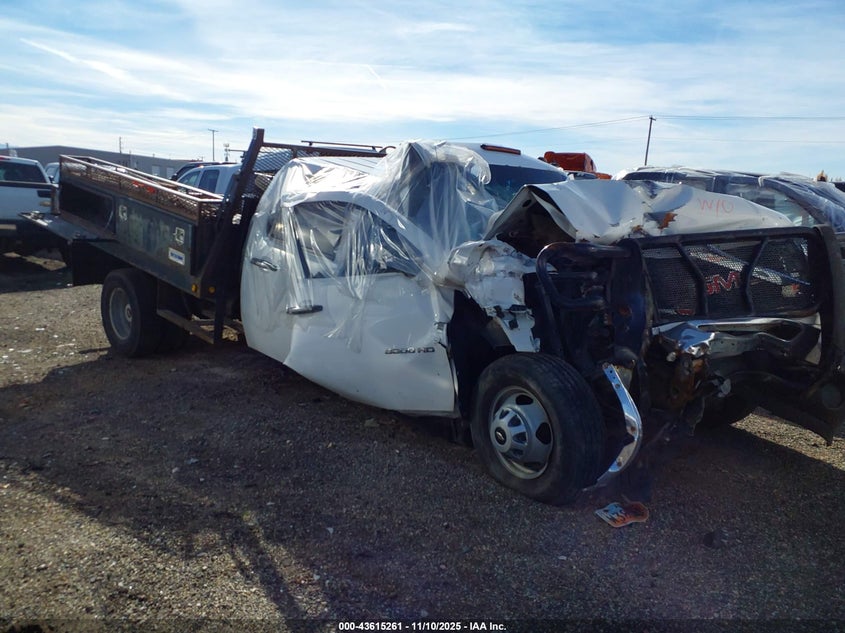 1GD422C8XDF132528 2013 GMC SIERRA photo no. 2