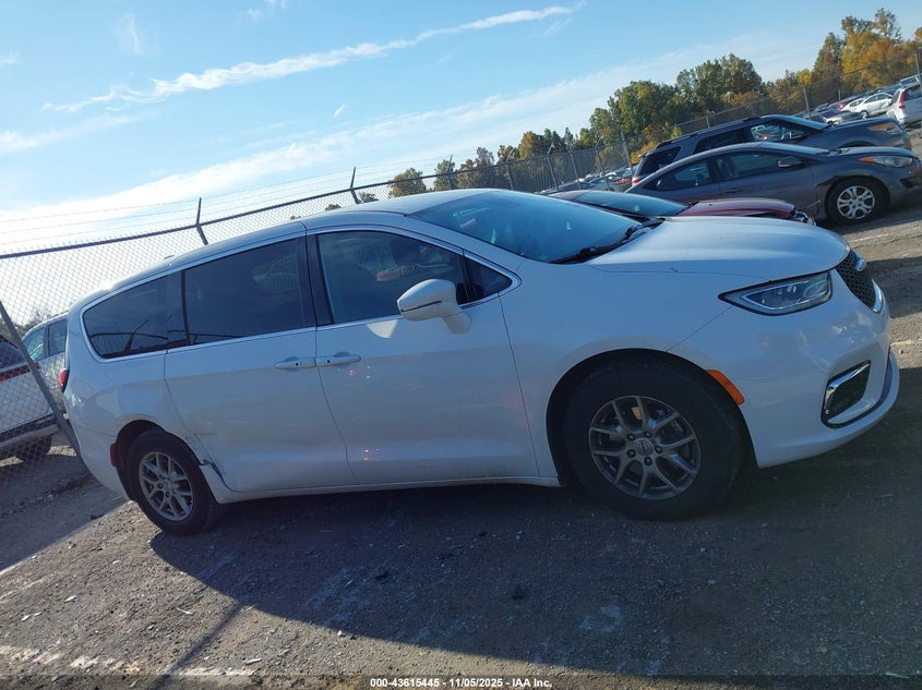 2022 Chrysler Pacifica Touring VIN: 2C4RC1FG0NR103120 Lot: 43615445