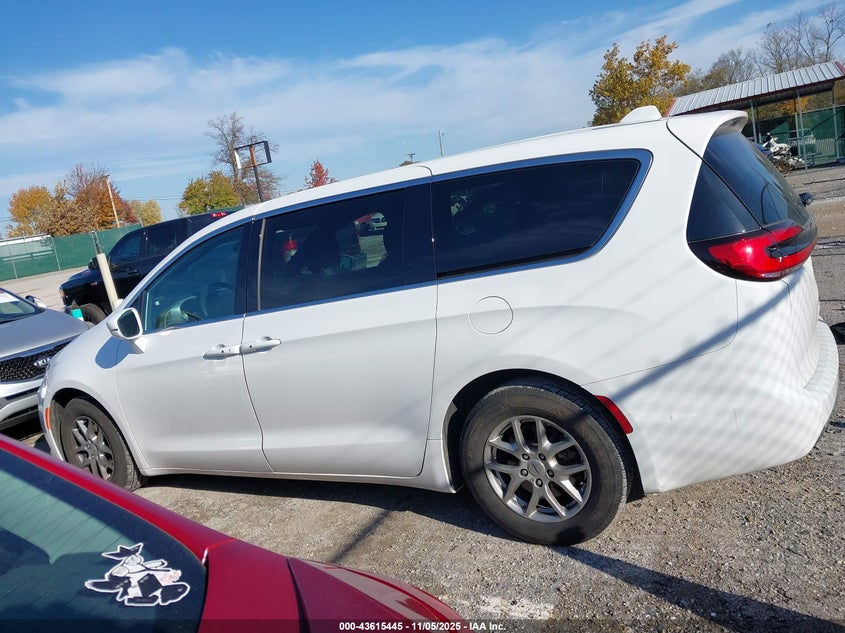 2022 Chrysler Pacifica Touring VIN: 2C4RC1FG0NR103120 Lot: 43615445