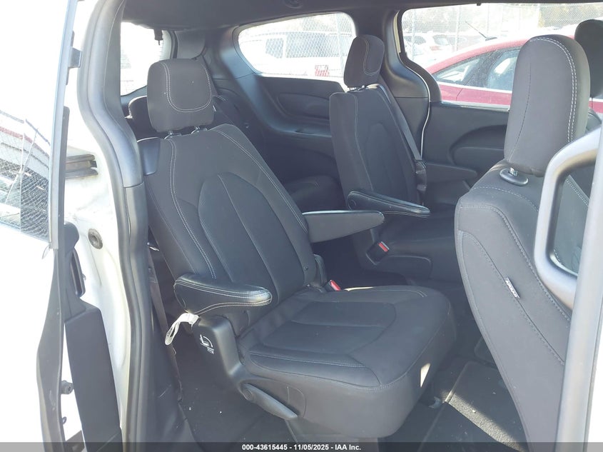 2022 Chrysler Pacifica Touring VIN: 2C4RC1FG0NR103120 Lot: 43615445