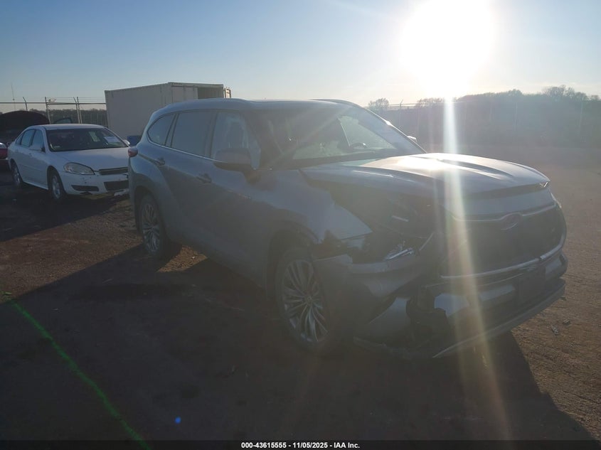 TOYOTA HIGHLANDER HYBRID PLATINUM