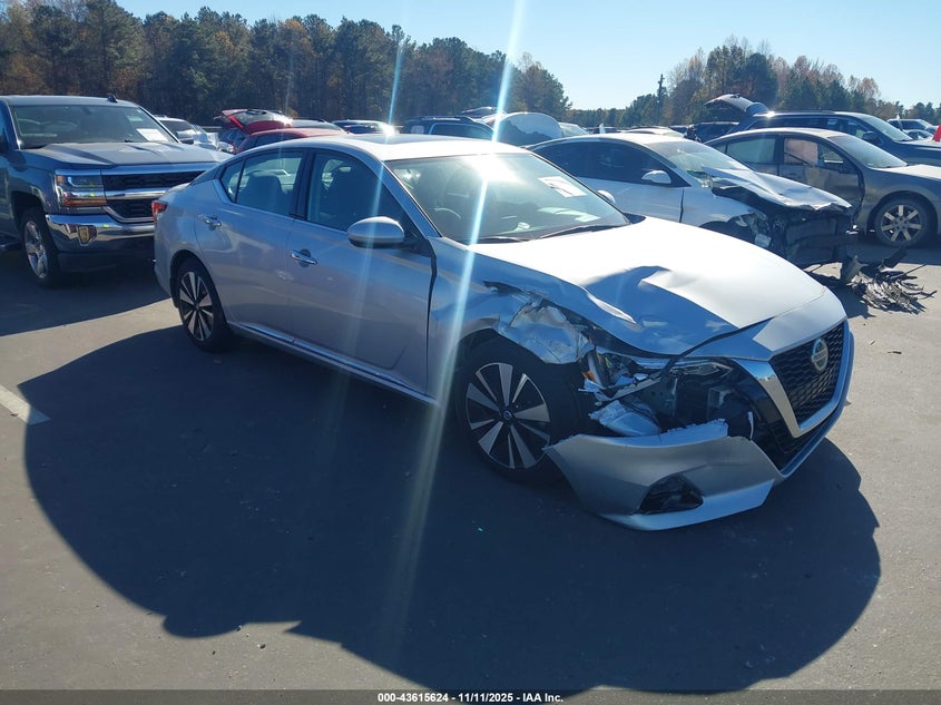 NISSAN ALTIMA SV FWD