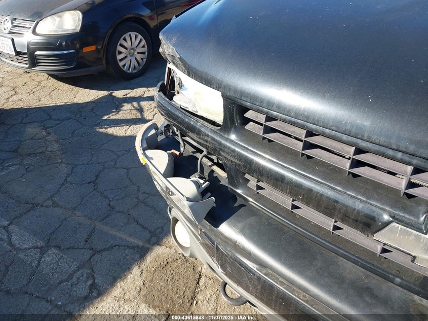 2004 Chevrolet Tahoe Z71 VIN: 1GNEK13T64R298221 Lot: 43615648