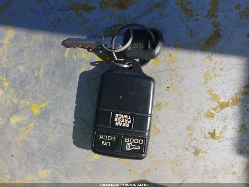 1996 Chevrolet Tahoe C1500 VIN: 1GNEC13R2TJ348322 Lot: 43615656